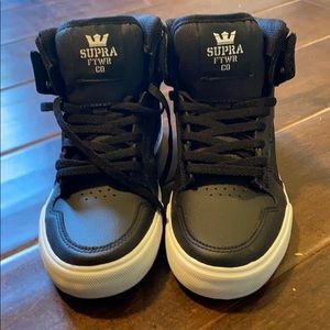 Black high top Supra’s Boys size 3  Never worn